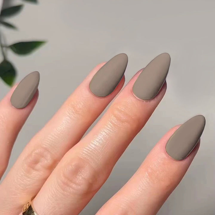 Artful stiletto nails in matte design Kalsten