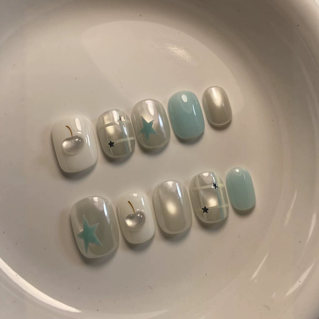 Artistic Themed Press-On Nail Set