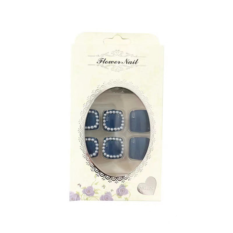 Artful toenails with elegant accents Kalsten