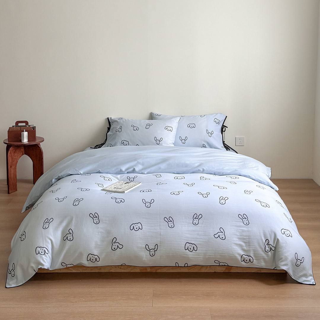 Luxurious cotton bedding set with floral stripes and reversible function