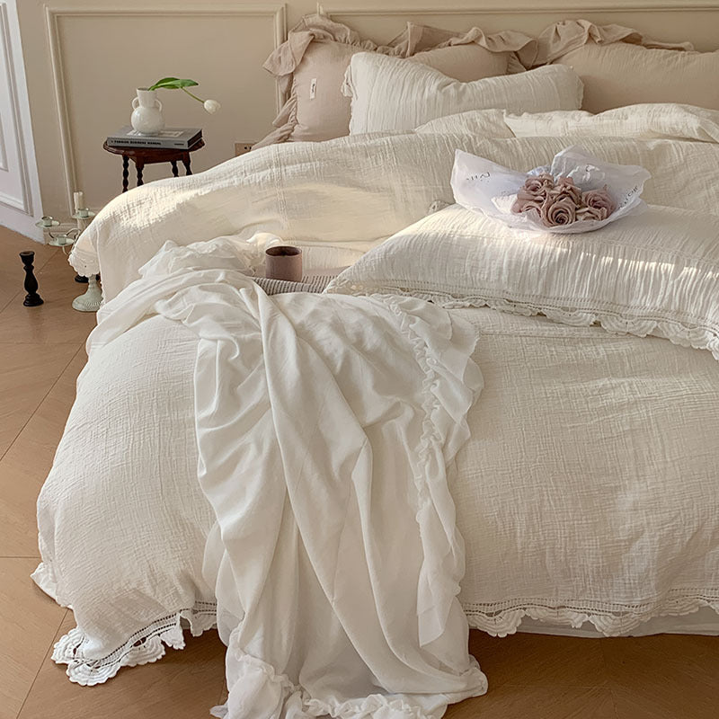 Bedding set made of cotton gauze with decorative ruffle and soft linen effect