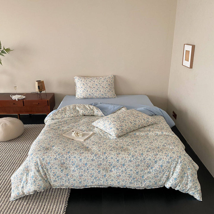 Bedding set with playful dog print made of soft cotton blend