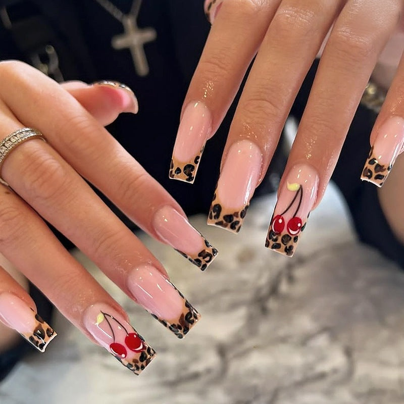 Artificial nail set with luxurious leopard pattern and elegant accents Kalsten
