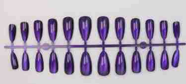 Artificial nail set with shimmering designs Kalsten