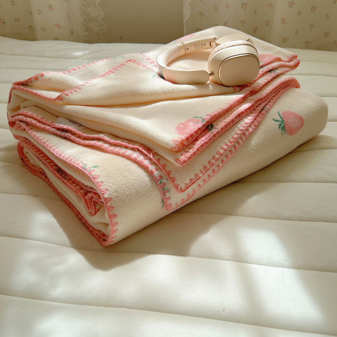 Microfleece cuddly blanket with polka dot pattern and decorative overlock seam