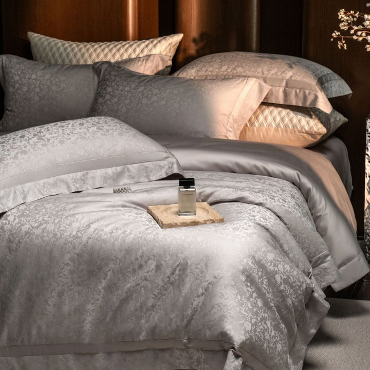 Luxurious satin jacquard bedding set with fine damask pattern and Oxford pillow