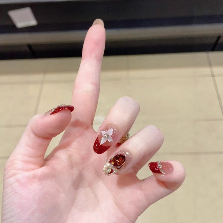 Artistic Holiday-Themed Nail Art Extensions