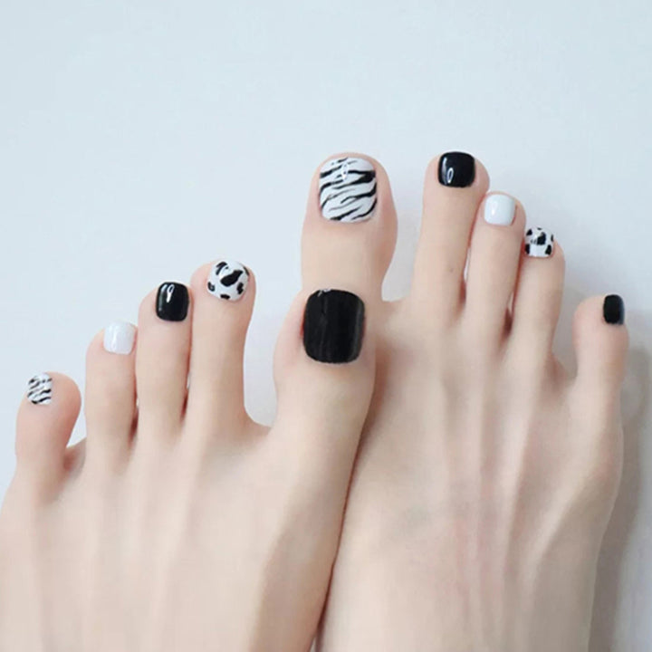 Artistic Animal Print Press-On Toenail Art