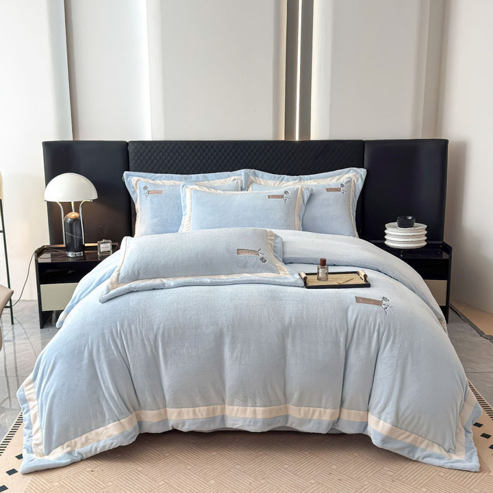 Samt bedding set with pillow covers and quilted border