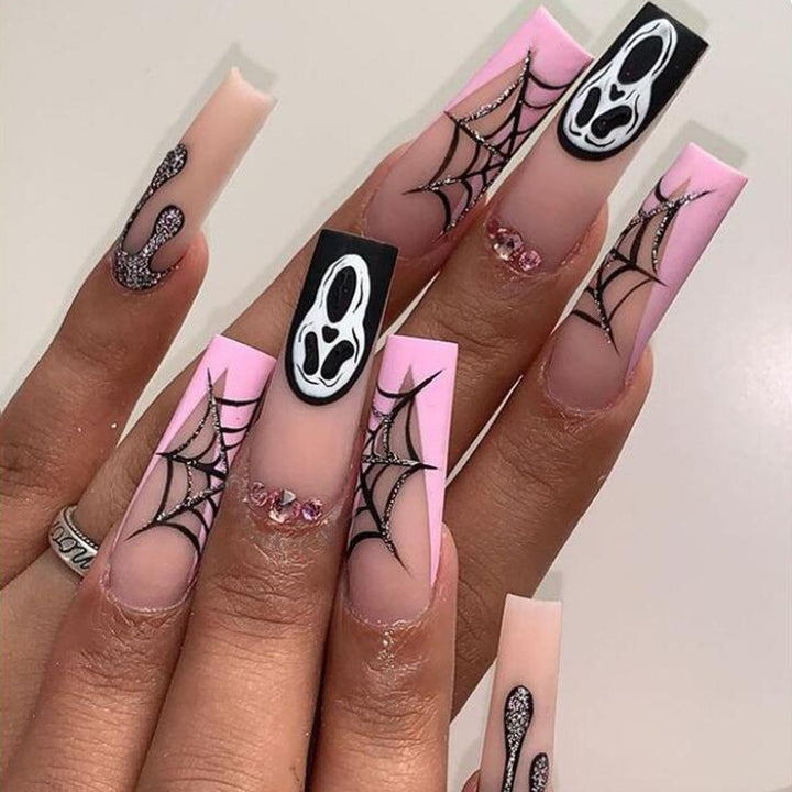 Holiday-Themed Press-On Nail Art Kalsten