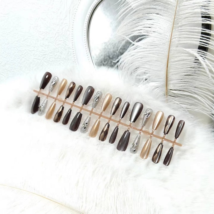 Artifical nails in elegant metallic look Kalsten