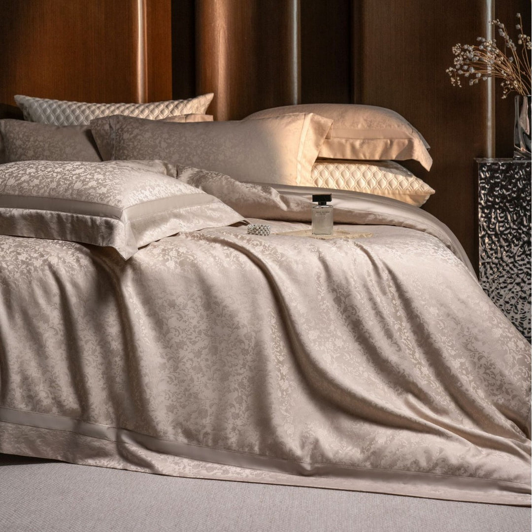 Luxurious satin jacquard bedding set with fine damask pattern and Oxford pillow