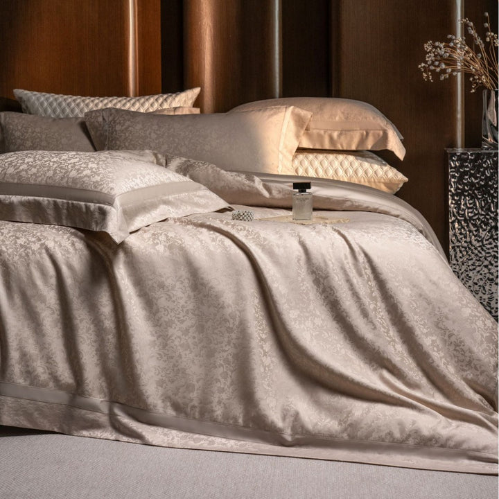 Luxurious satin jacquard bedding set with fine damask pattern and Oxford pillow