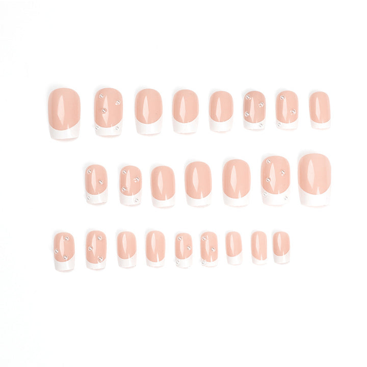 Artful nail art with elegant pearl and glitter accents Kalsten
