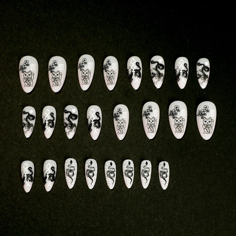 Artistic nail designs with animal motifs Kalsten