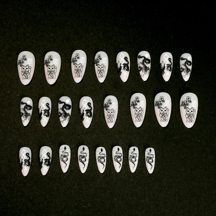 Artistic nail designs with animal motifs Kalsten