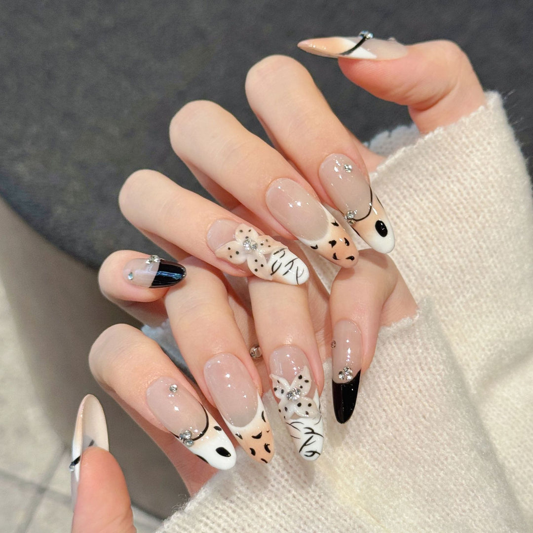 Artistic Press-On Nail Art Set with Elegant Designs
