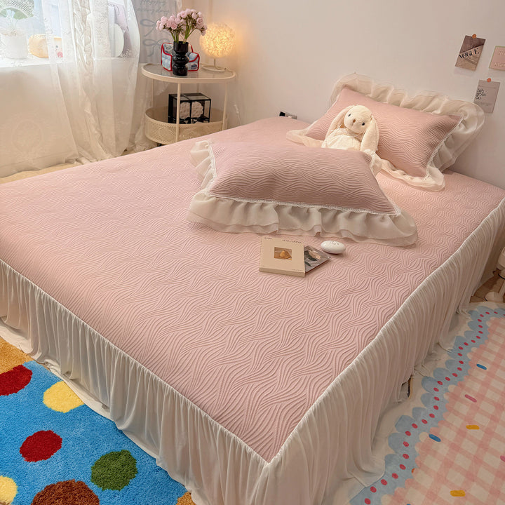 Quilted bedspread with ruffle and delicate floral quilting