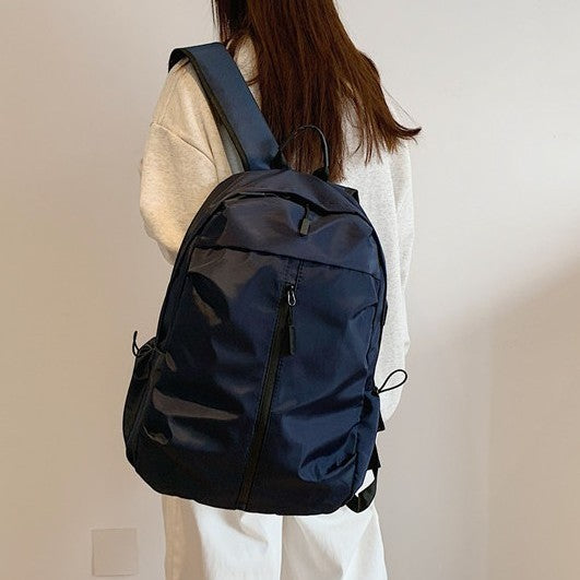 Everyday backpack with smart compartment system and water-repellent material Kalsten