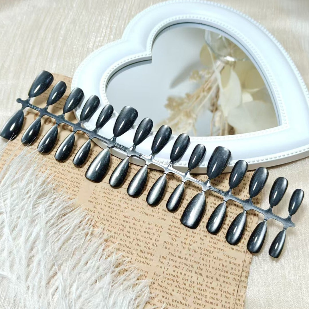 Artificial nails in elegant Cat-Eye design Kalsten