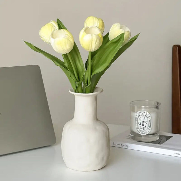 Decorative Realistic Tulip Bouquet