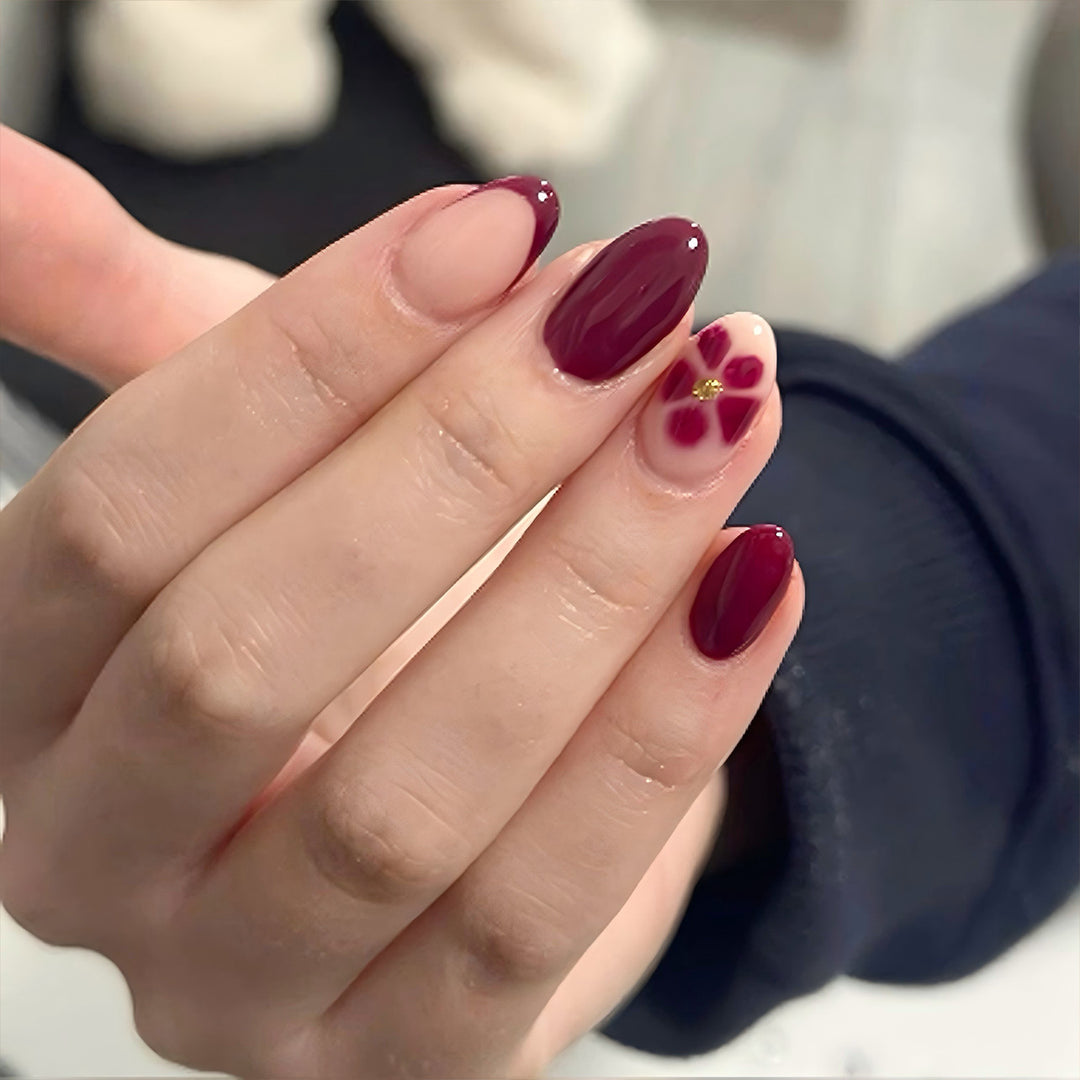 Artificial nail art with playful dots and bows Kalsten