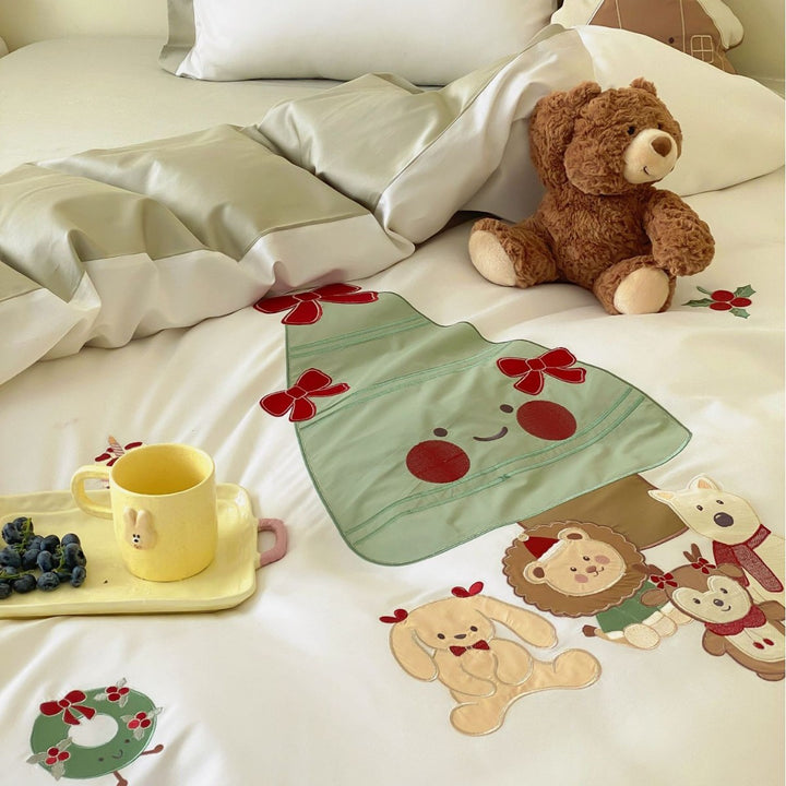 Children's bedding set with applied animal motifs, cotton satin and contrasting hem edge