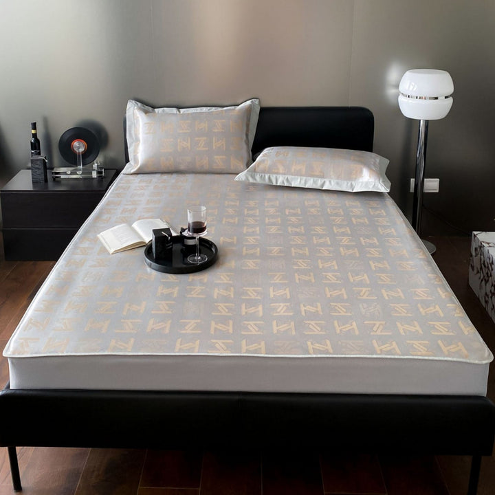 Quilted mattress topper with jacquard pattern and non-slip base