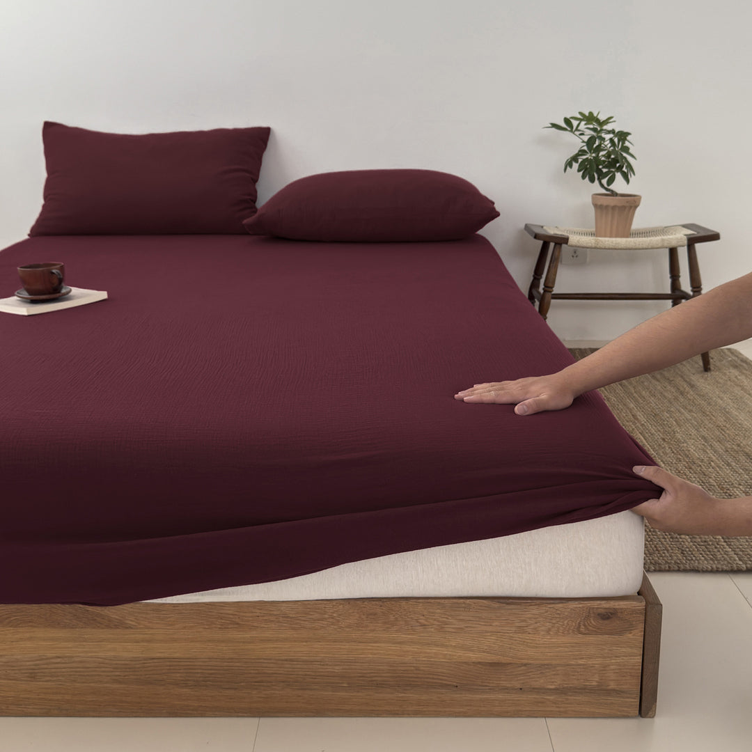 Bedding set made of cotton gauze with throw and pillow covers