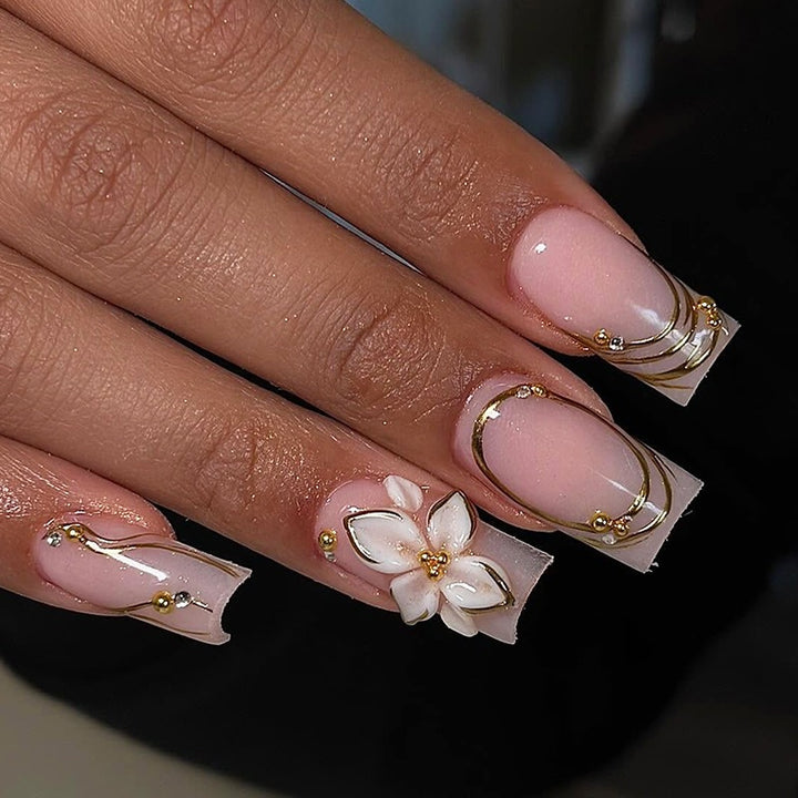 Artificial nail set with floral embellishments and gold accents Kalsten