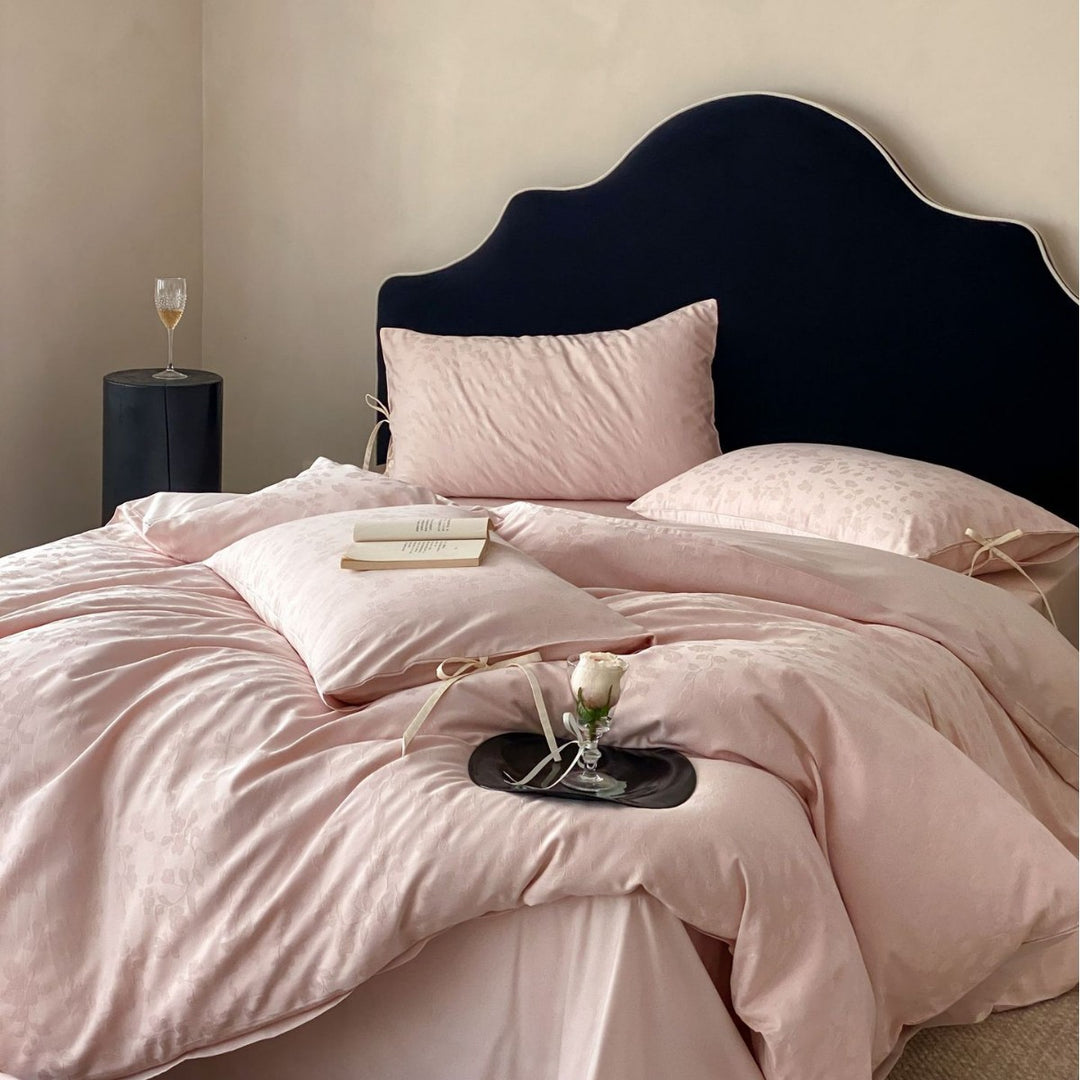 Jacquard bedding set with bow closure and fine floral texture