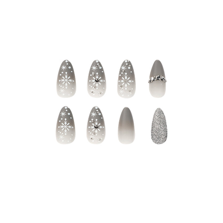 Glamorous nail art with snowflake design Kalsten
