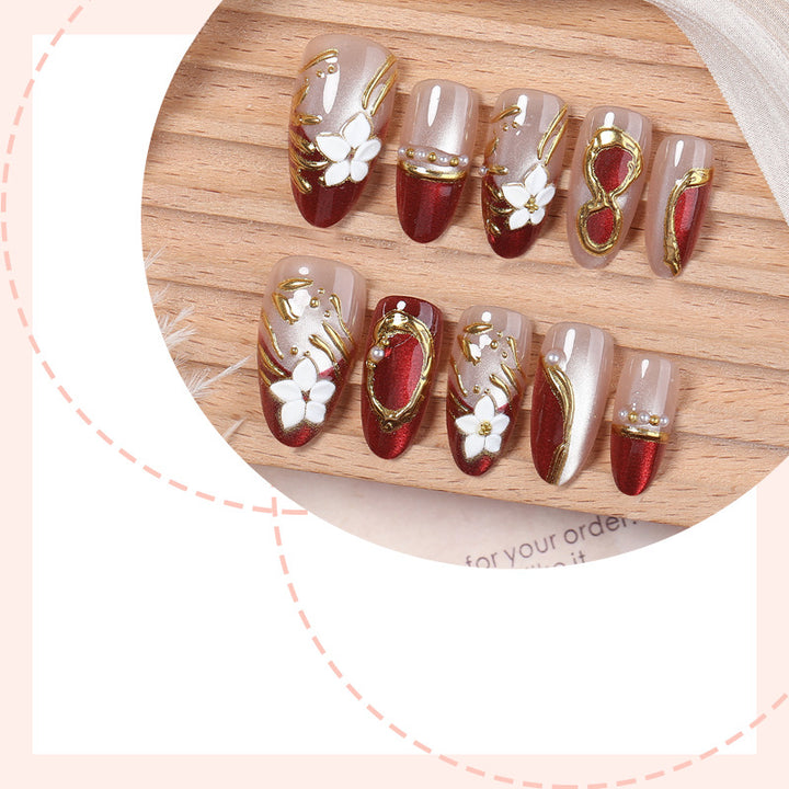 Artificial nail set with floral and glamorous gold embellishments Kalsten