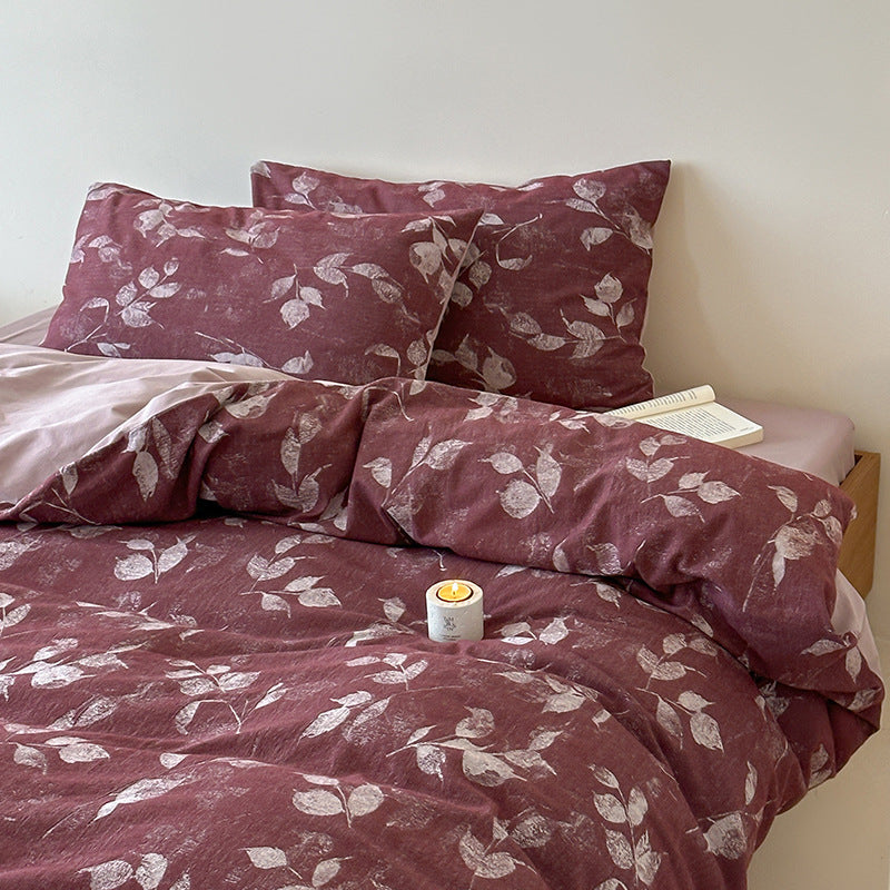 Cotton percale bedding set with natural leaf print and reversible look