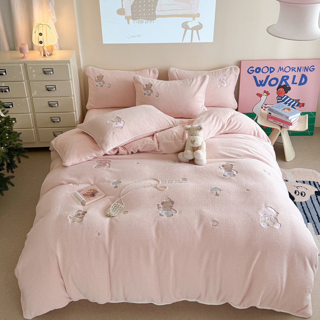 Children's bedding set made of soft cotton fleece with embroidered teddy bear motifs