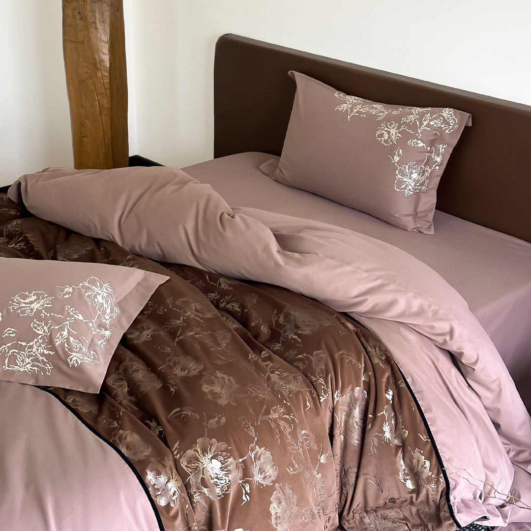 Luxurious bedding set made of cotton satin with floral embroidery