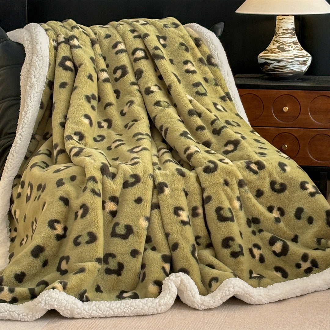 Women's Plush Leopard Print Throw Blanket
