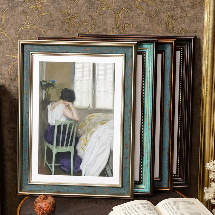 Ornate Wooden Photo Molding Frame for Home