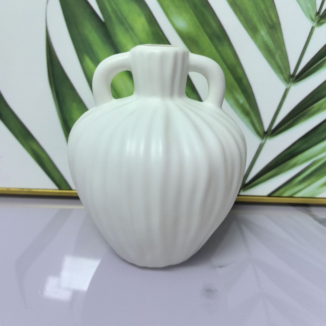 Elegant Ribbed Decorative Vase Kalsten