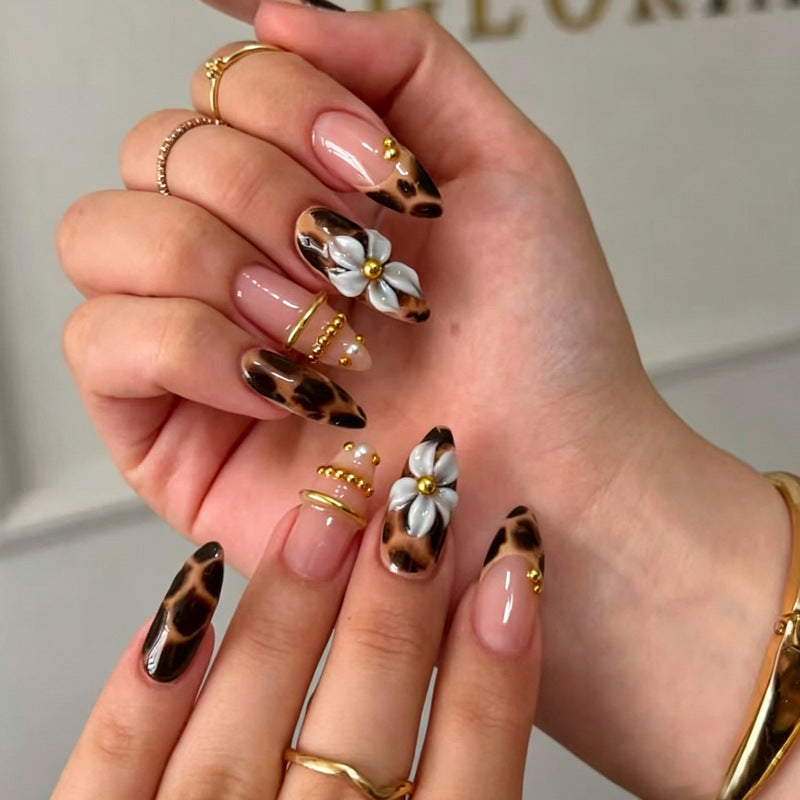 Exclusive artificial nails with elegant animal design and glitter accents Kalsten
