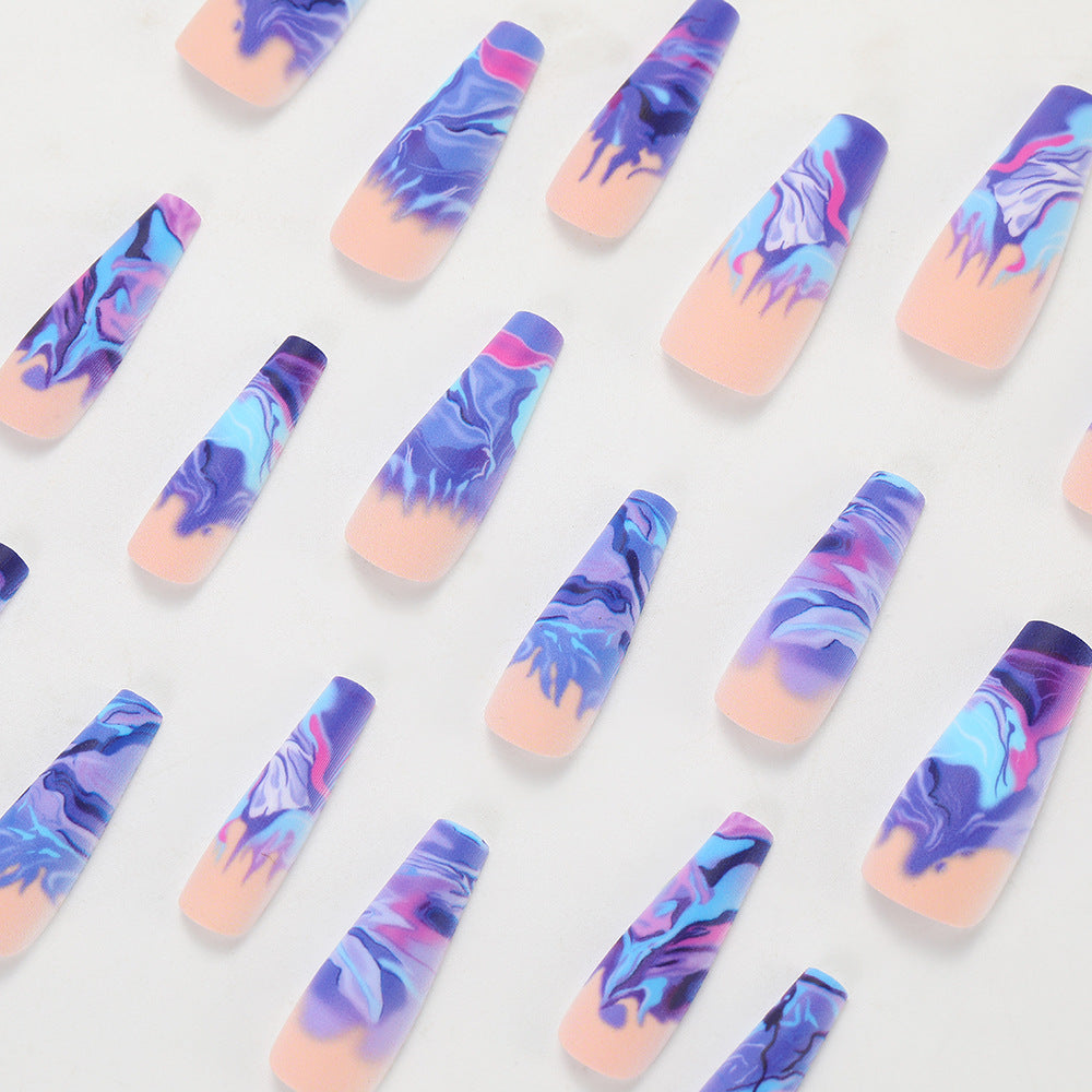 Artificial nails in modern marble design Kalsten