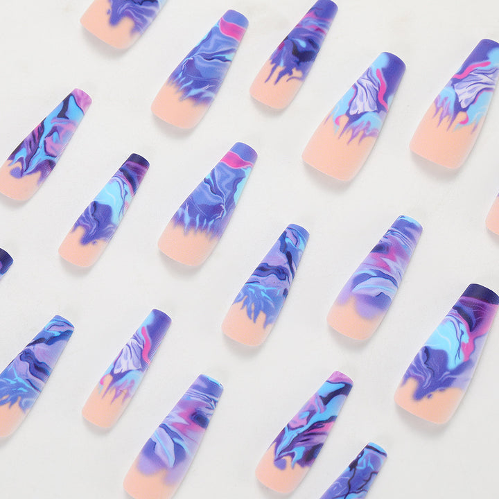 Artificial nails in modern marble design Kalsten