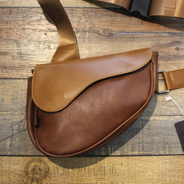 Elegant shoulder bag with innovative closure Kalsten