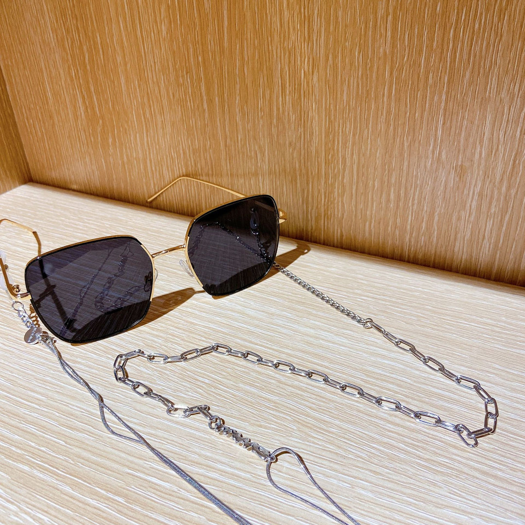 Fashionable sunglasses with luxurious chain strap Kalsten