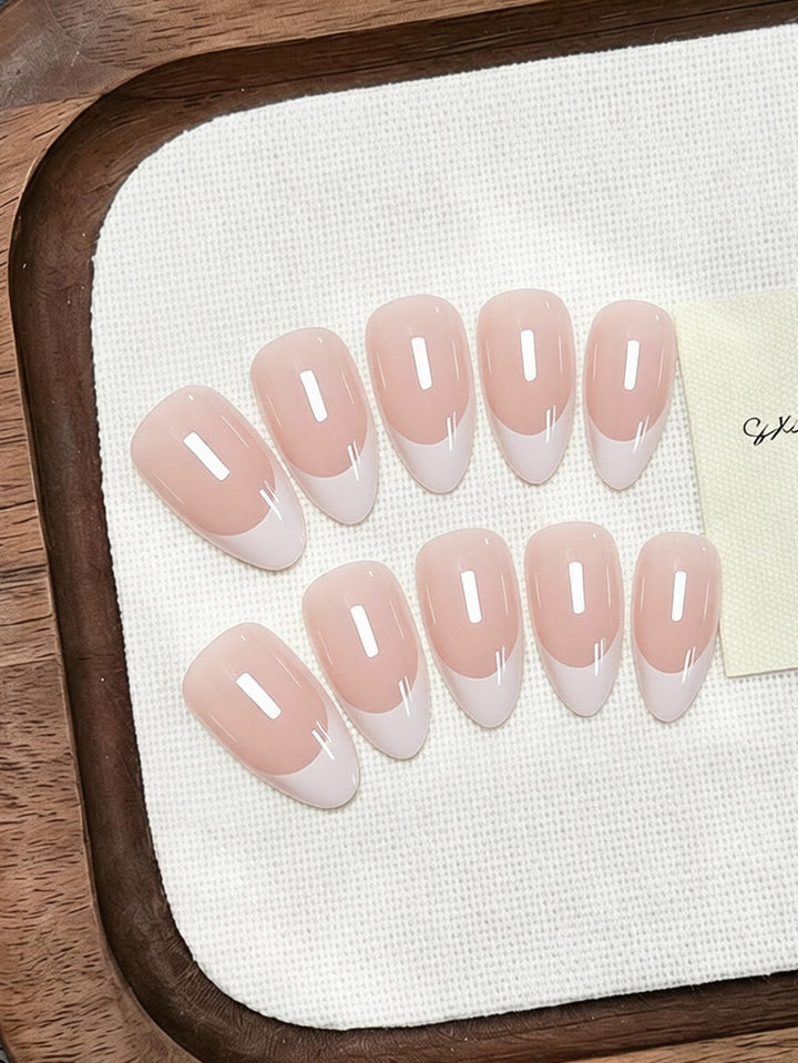 Elegant Artificial Nails with French Design Kalsten