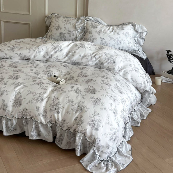 Elegant satin bedding set with ruffled edge and Toile-de-Jouy motif