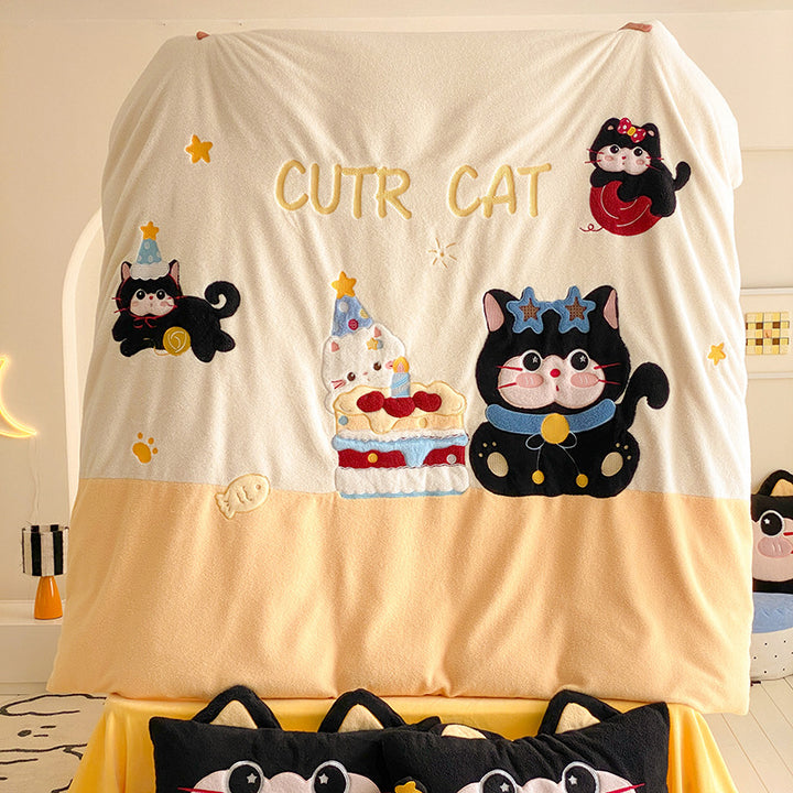 Cozy baby fleece blanket with penguin applique and play mat design