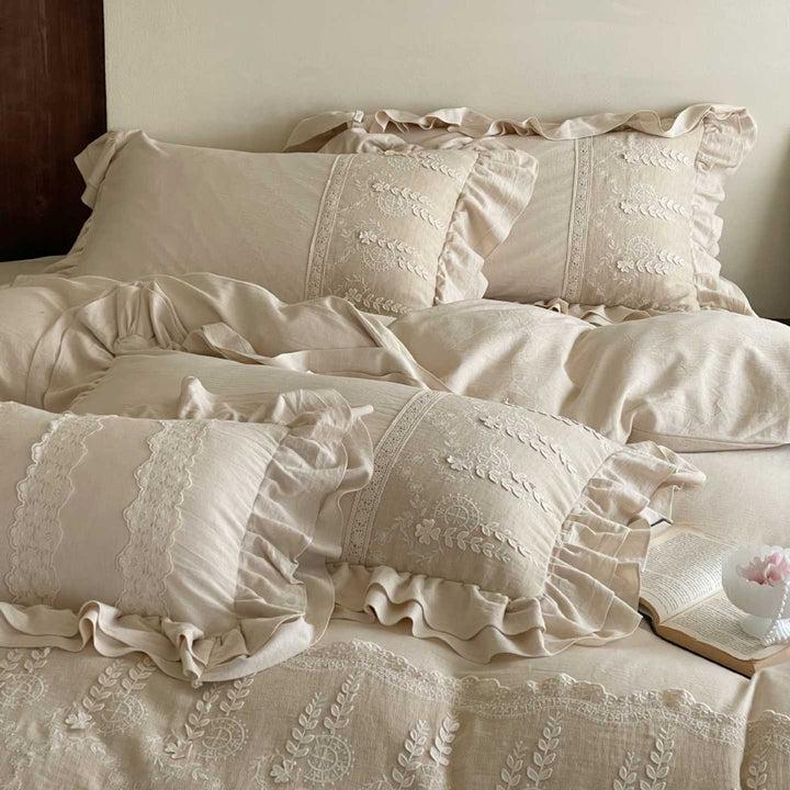 Cotton-linen duvet cover set with ruffles, delicate embroidery and vintage-inspired frill hem