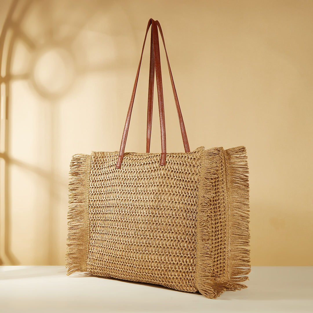 Beach bag made of raffia with fringed details Kalsten