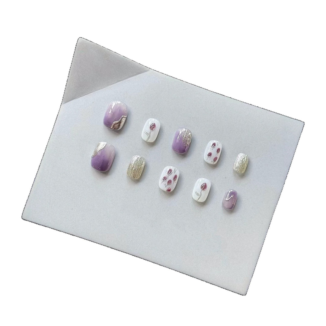 Artistic Press-On Nail Art Set with Floral and Metallic Accents
